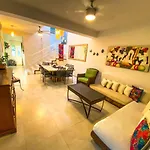 Casa Moorea - Pools & Gym