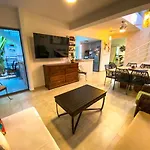 Casa Moorea - Pools & Gym